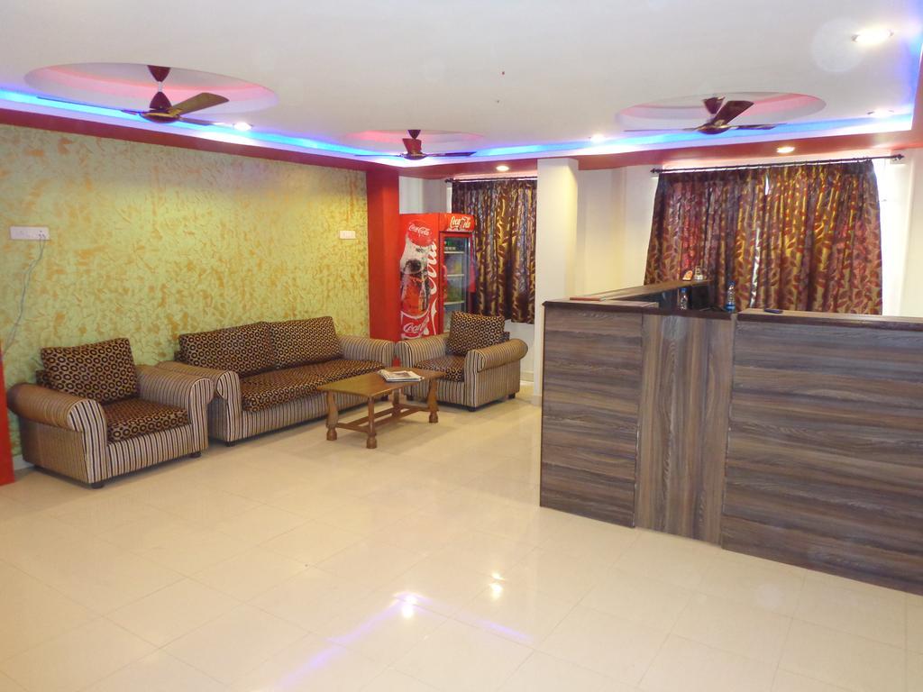 Kek Accommodation Madras Buitenkant foto
