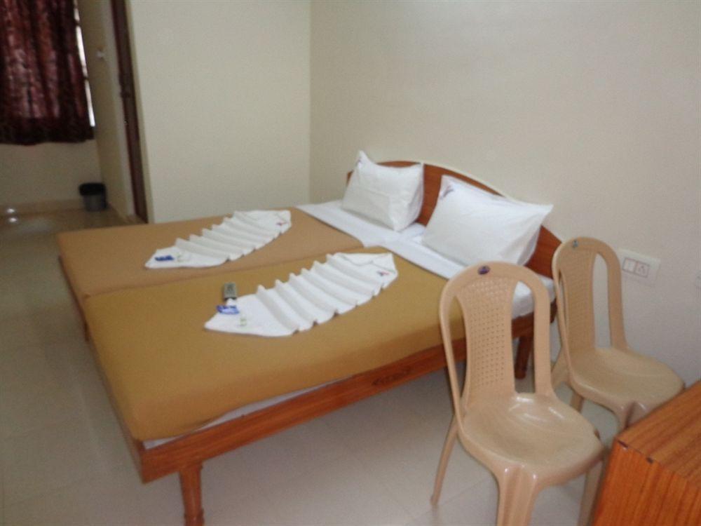 Kek Accommodation Madras Buitenkant foto