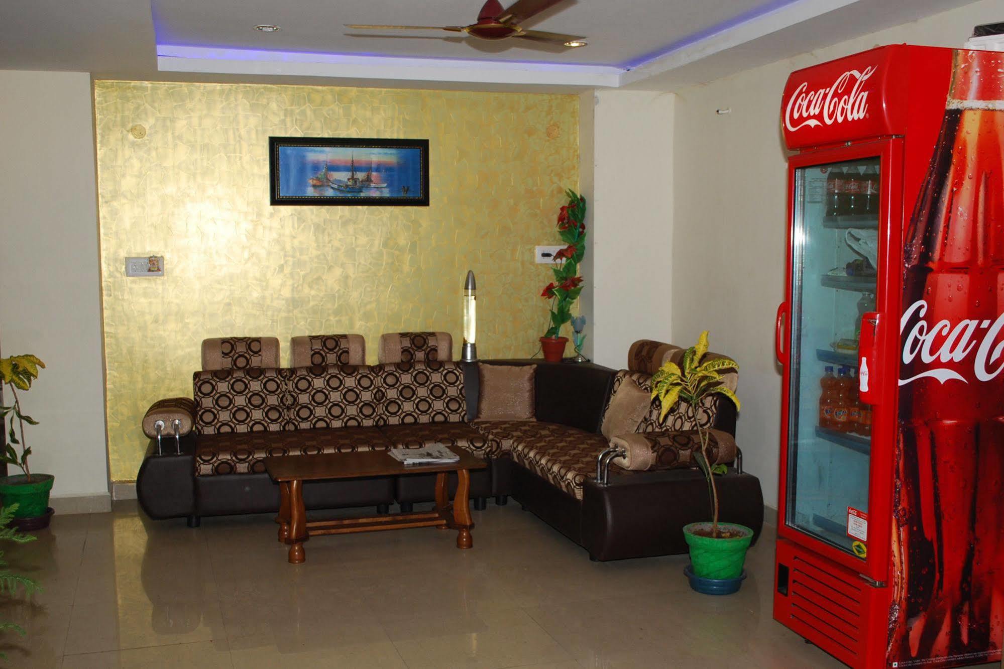 Kek Accommodation Madras Buitenkant foto