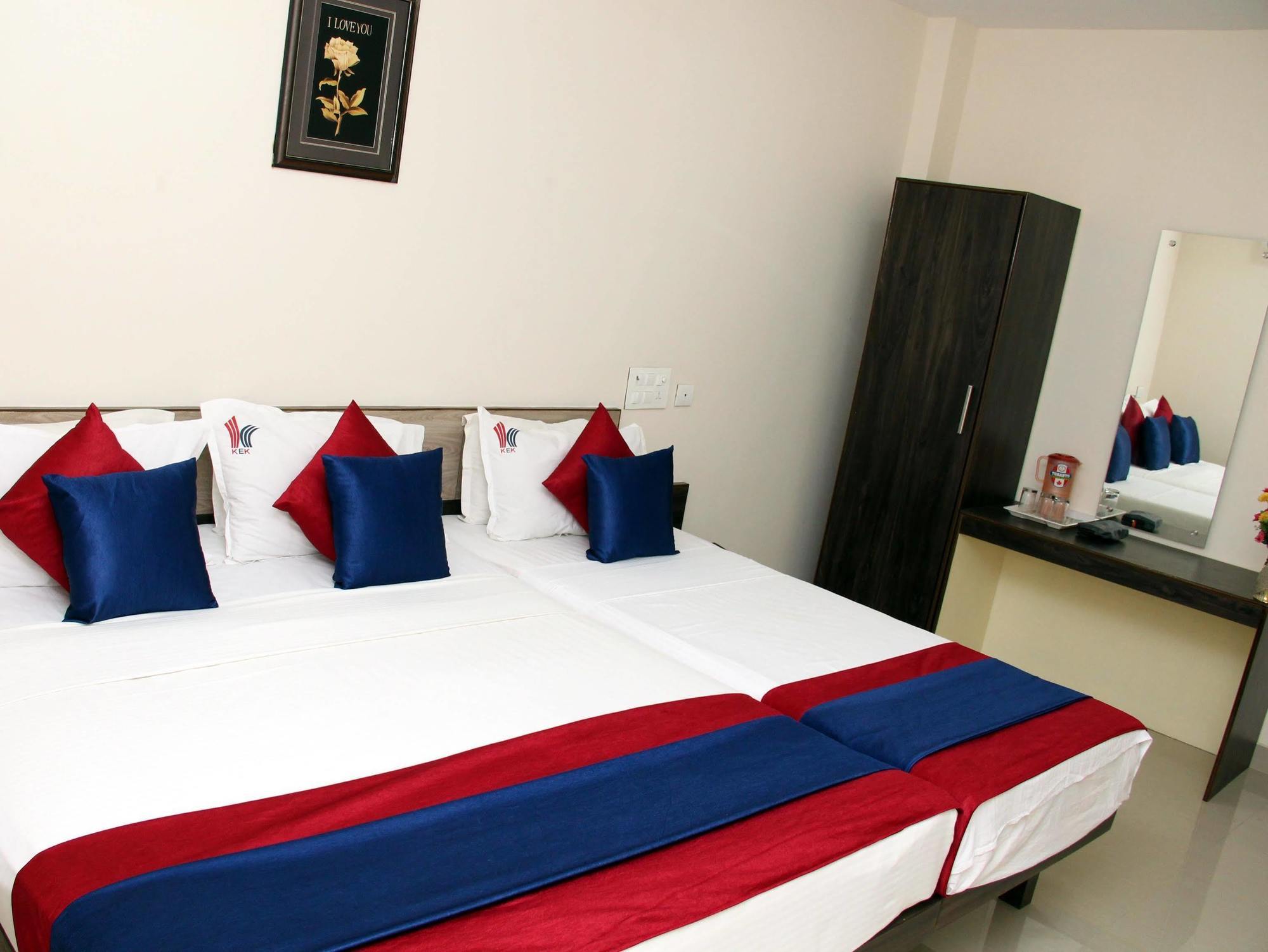 Kek Accommodation Madras Buitenkant foto