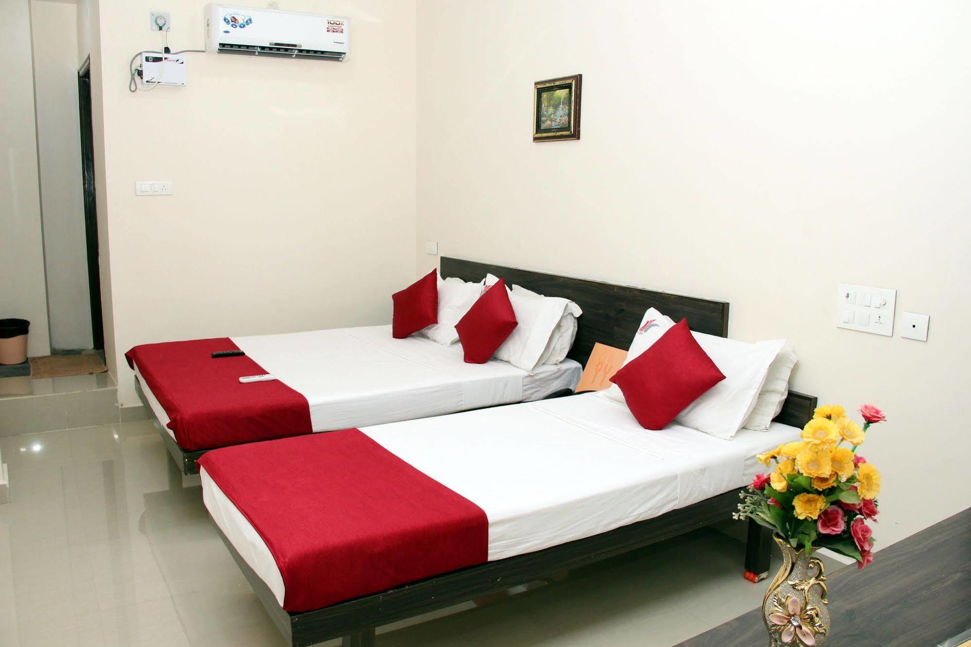 Kek Accommodation Madras Buitenkant foto