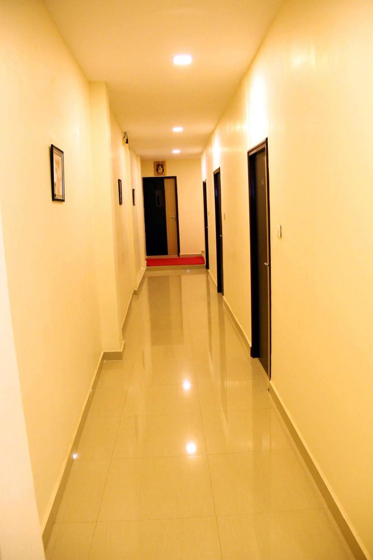 Kek Accommodation Madras Buitenkant foto